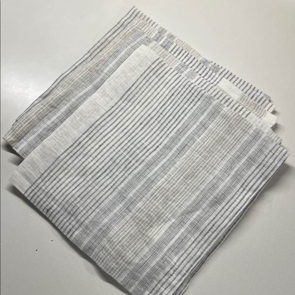 Crate and Barrel Chesney Stripe Striped Table Napkins 20 x 20 in. (4) included